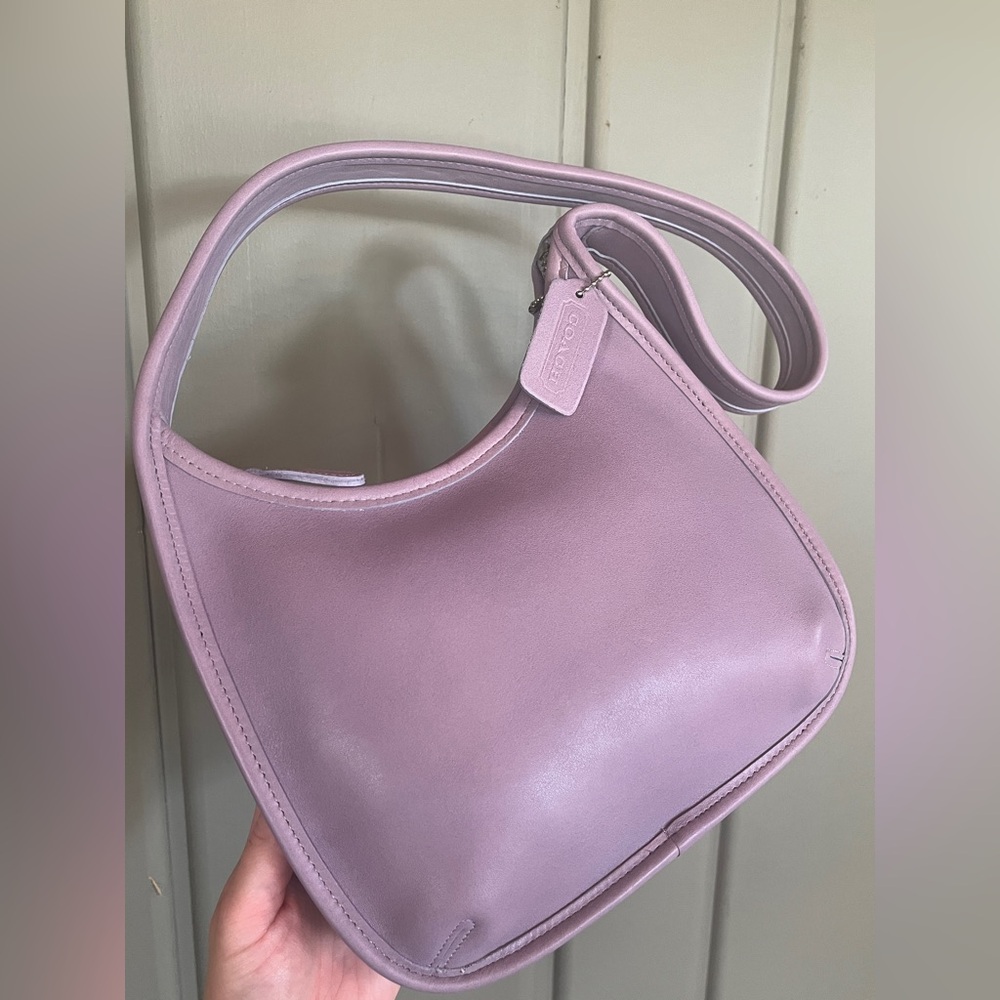 MINT Vintage Coach Small Ergo Style 9020 in Lavender/Lilac Leather.